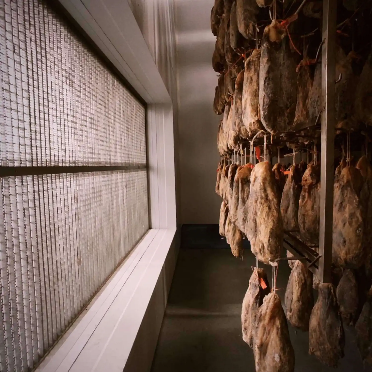 How to Enjoy Our Bellota 100% Ibérico Ham: The Essence of Pure Spanish Excellence