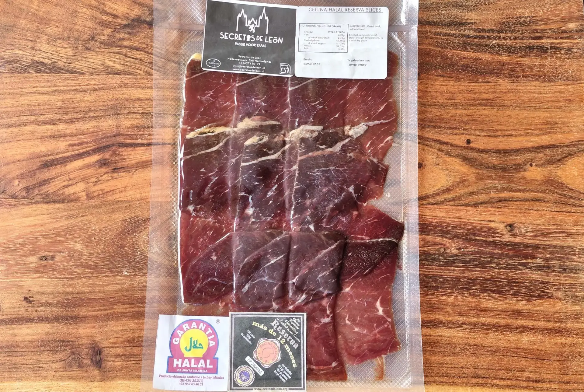 Cecina Halal sliced. Excellent Secretos de León delicacy that transcends borders.