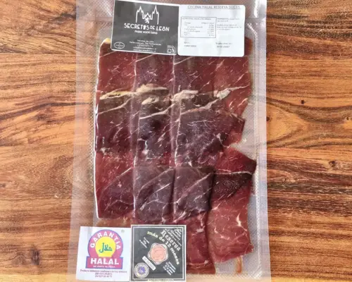 Cecina Halal sliced. Excellent Secretos de León delicacy that transcends borders.
