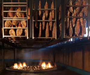 How to Enjoy Our Acorn-Fed Ibérico Ham: A Pinnacle of Spanish Gastronomy